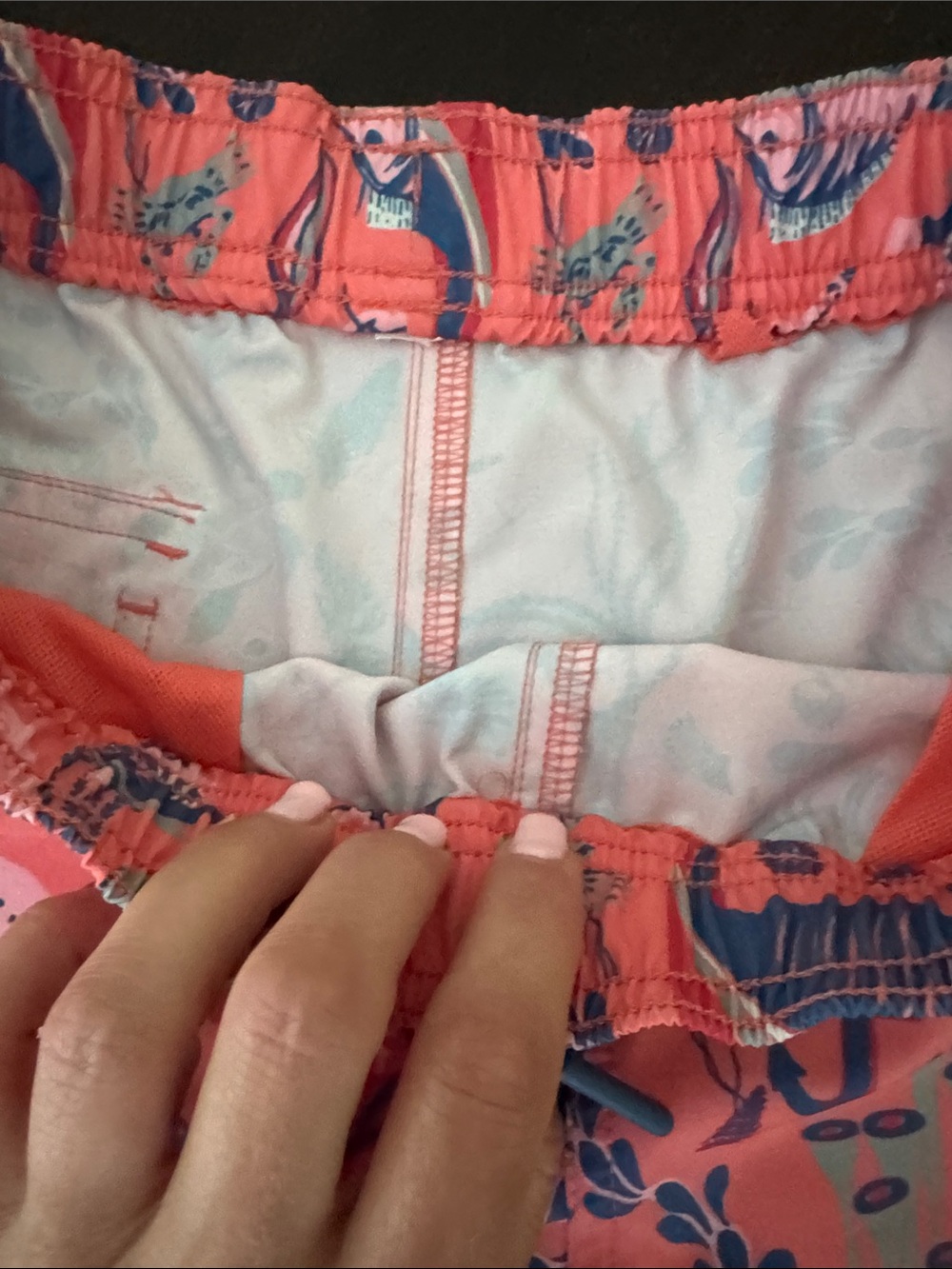 Size pairs of size medium boys vineyard vines swim trunks - Picture 12 of 14